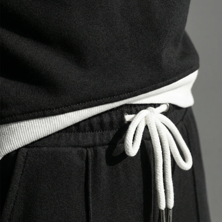 Komfortabler Damen Hausanzug mit Kapuzenpullover und weicher Hose. Perfekt für entspannte Stunden zu Hause.