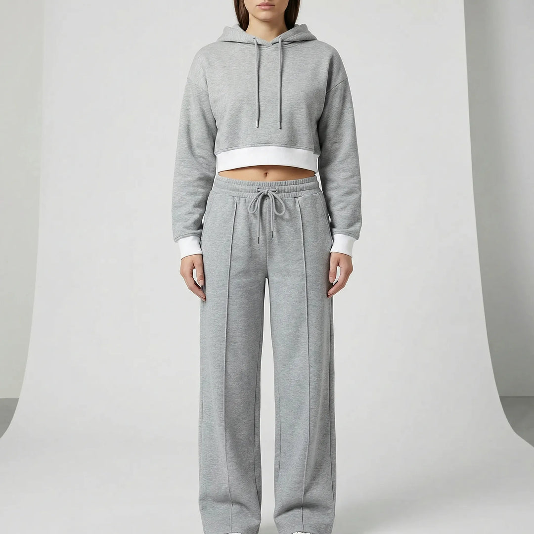 Modernes Damen Lounge Set Savannah mit Kapuzenpullover. Perfekt als Reiseoutfit und für entspannte Tage.