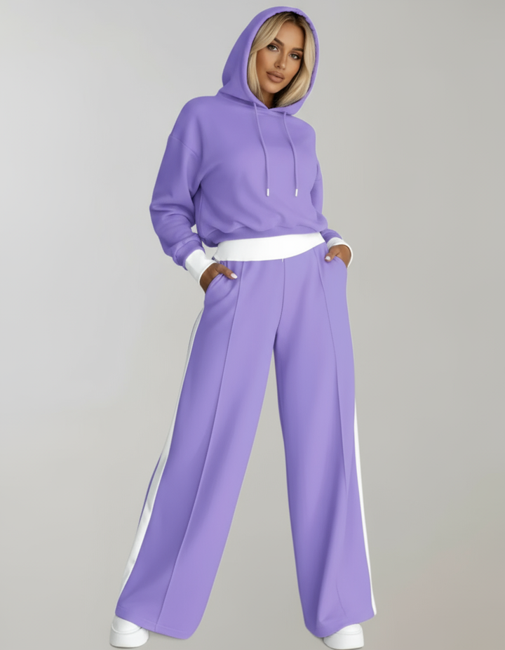 Stilvolles Damen Reiseoutfit "Savannah": Zweiteiler mit Kapuze & lockerer Hose, perfekt für unterwegs & Casual-Look.