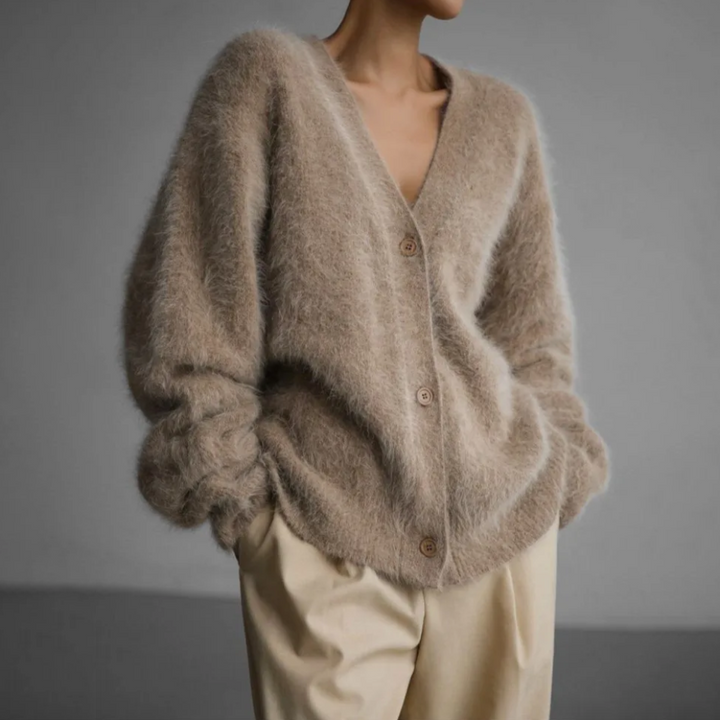 Damen Luna Strickjacke in klassischem Design; vielseitiger Cardigan für Eleganz und Komfort im Alltag.
