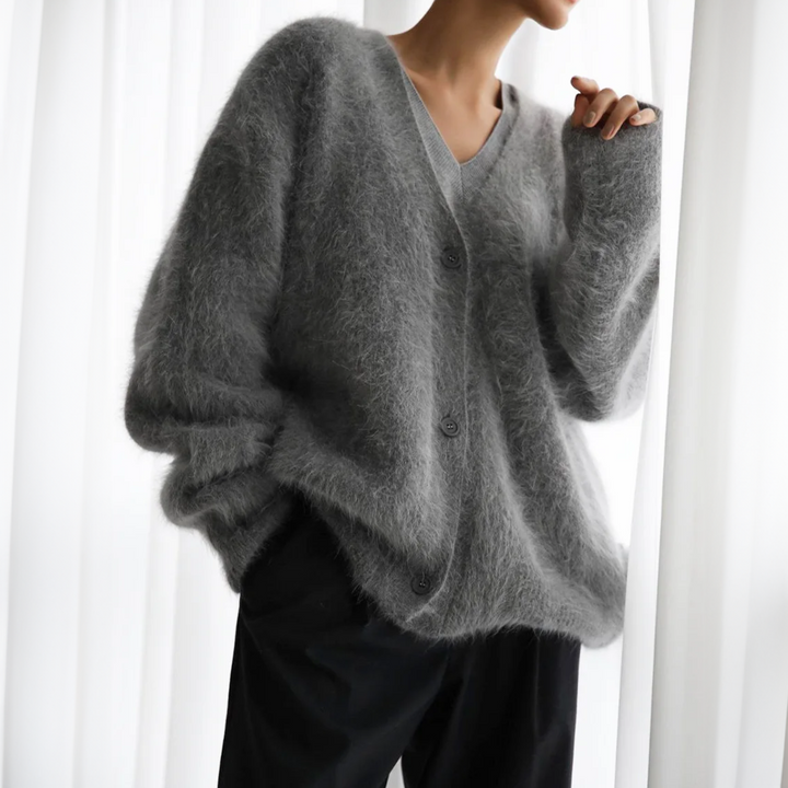 Elegante Damen Luna Strickjacke in Beige; vielseitiger Cardigan für Frühjahr, Sommer & Herbstmode.