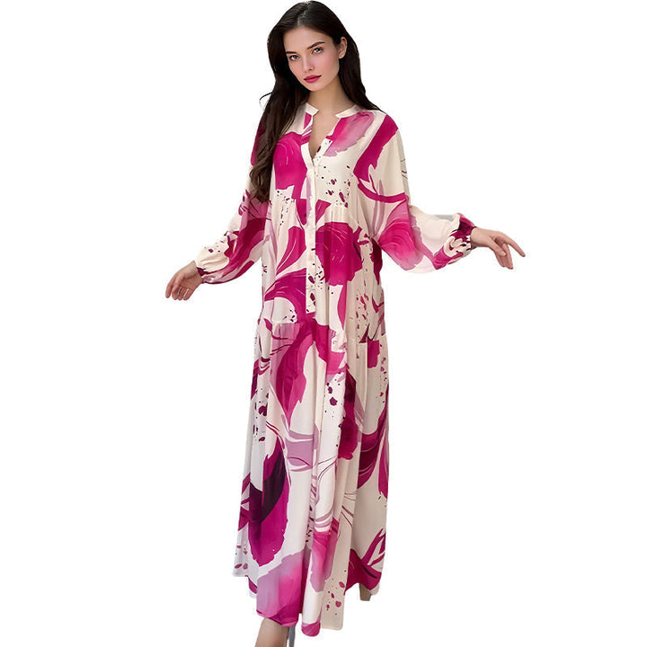 Modisches Damen Maxikleid mit tiefem V-Ausschnitt und lebhaftem Blumenmuster. Perfekt als Urlaubskleid.