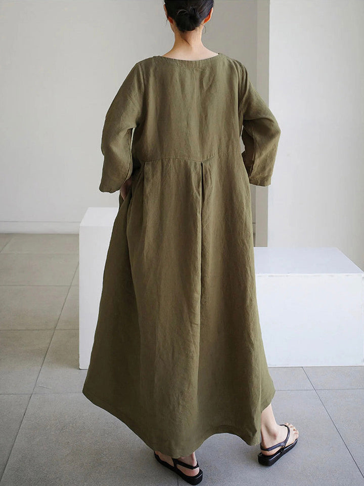Damen Maxikleid in Bewegung, locker fallender Stoff & Seitentaschen, perfekt als Sommerkleid.