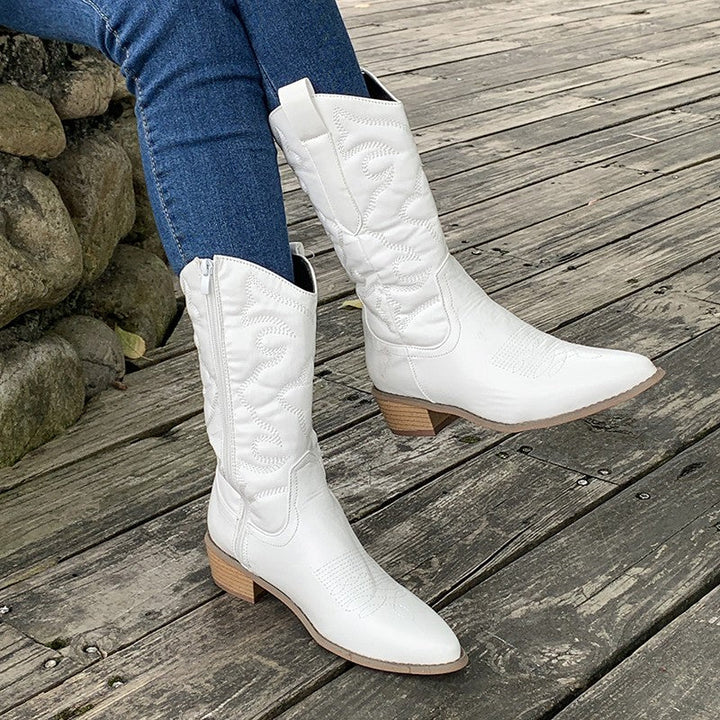 Rückansicht der schimmernden Metallic Cowboystiefel für Damen, mit elegantem Absatz. Western-Stiefel mit Glitzer.