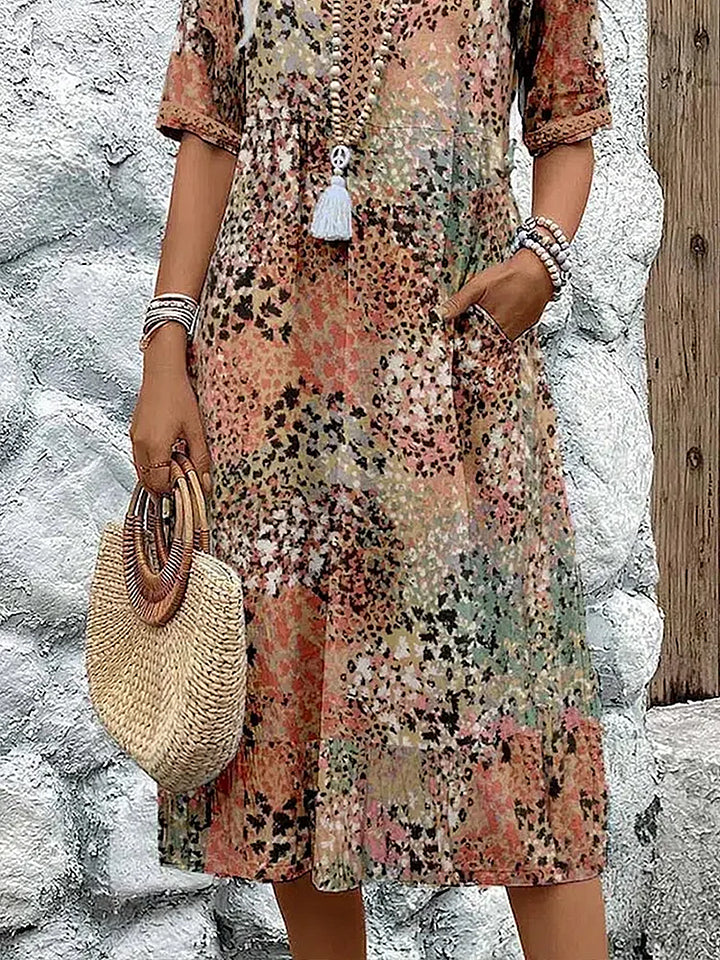 Bequemes Damen Midi-Freizeitkleid, V-Ausschnitt & Kurzarm. Gemütliches Sommerkleid mit stilvollen Prints.