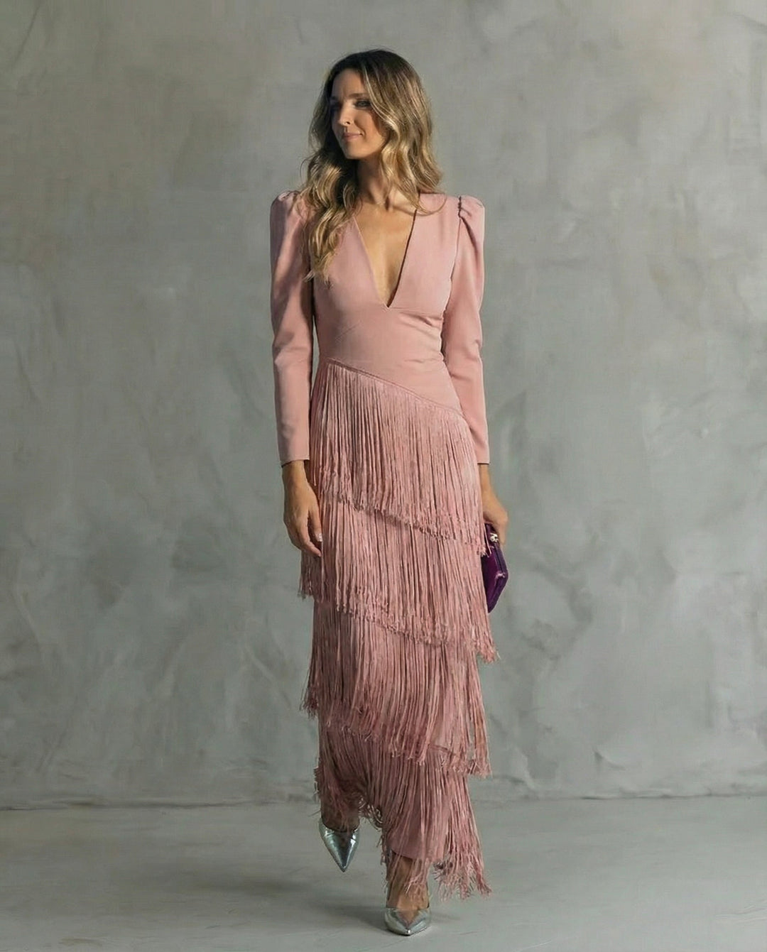 Damen Midikleid mit eleganten Fransenärmeln und V-Ausschnitt, perfekt für festliche Anlässe und Partys.