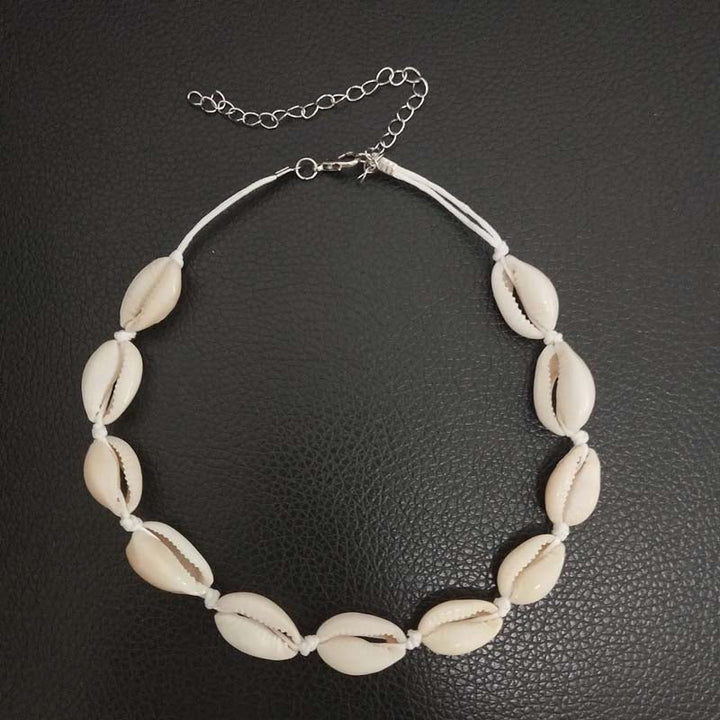 Verstellbare Damen Muschelkette für individuellen Strandstil, elegantes Sommer-Halsketten-Accessoire.