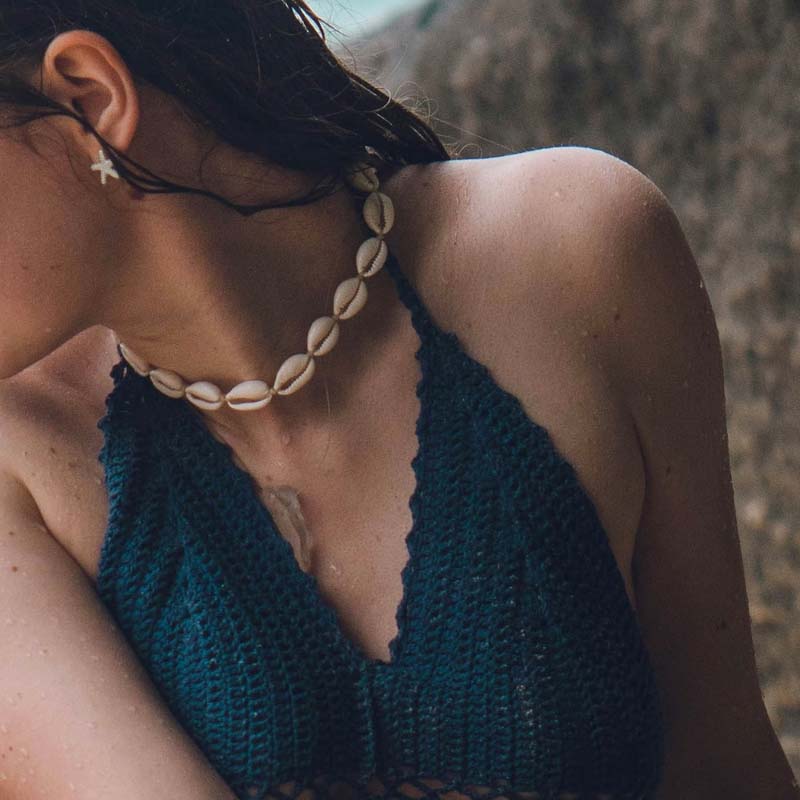 Weiße Muschelkette, verstellbar, idealer Damenschmuck für Sommer, Strand & elegante Anlässe.