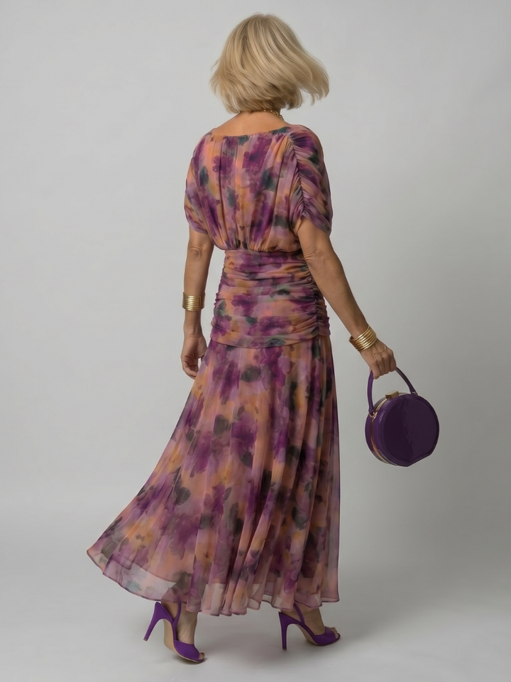 Luftiges Off-Shoulder Damenkleid, knielang, in sanftem Pastellton, ideal für entspannte Sommertage.