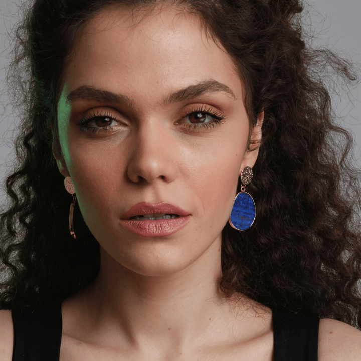 Damen Ohrringe aus Lapislazuli & Tigerauge Heilsteinen. Spiritueller Schutz-Schmuck, elegant.