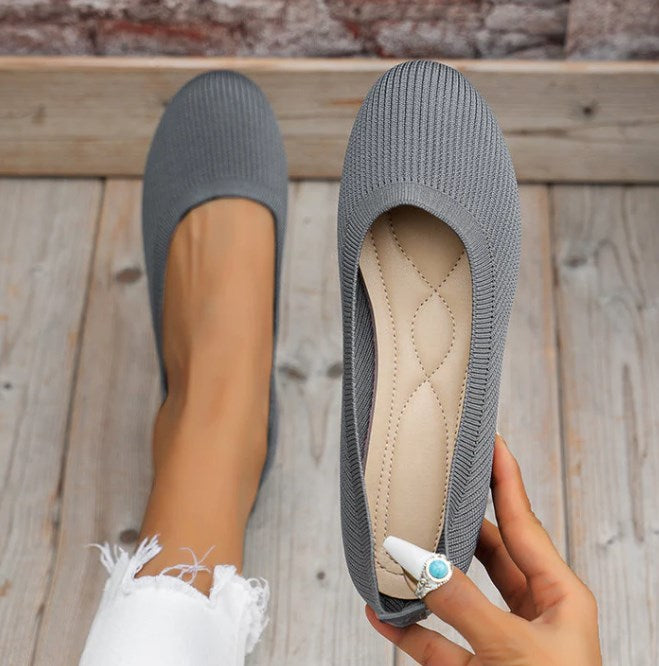 Damenschuhe: Orthopädische Ballerinas, schwarz, mit bequemer Fußbettung & flexibler Sohle.