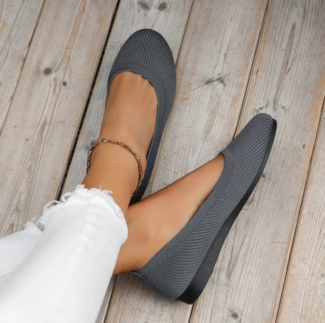 Ergonomische Damenschuhe, Ballerina-Stil, mit stützendem Fußbett für hohen Komfort.