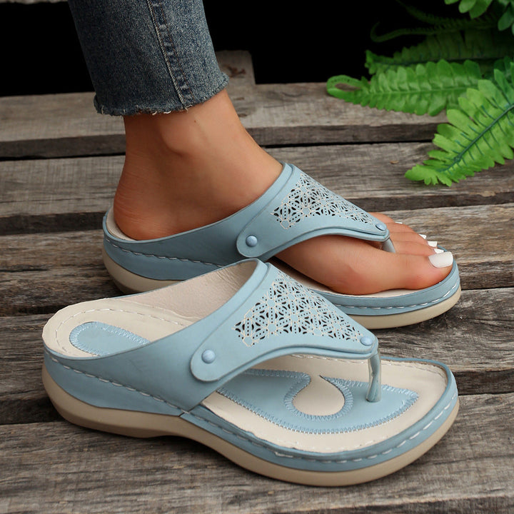 Damen Flip-Flops im sommerlichen Design, bieten maximalen Komfort für lange Spaziergänge.