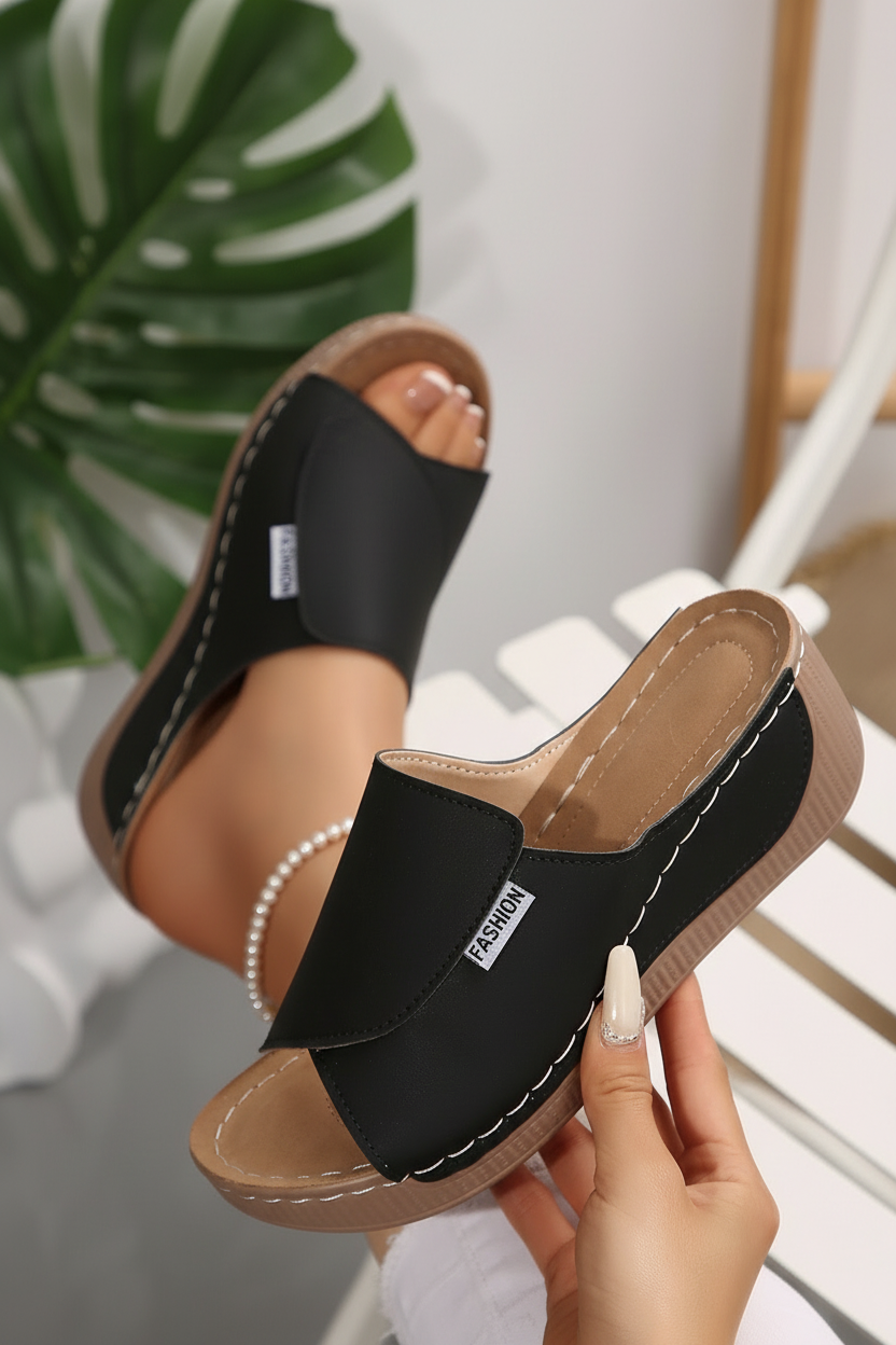 Stilvolle Damen Schlupfsandale "Heidi", orthopädisch & verstellbar, ideale Sommerschuhe mit Keilabsatz.