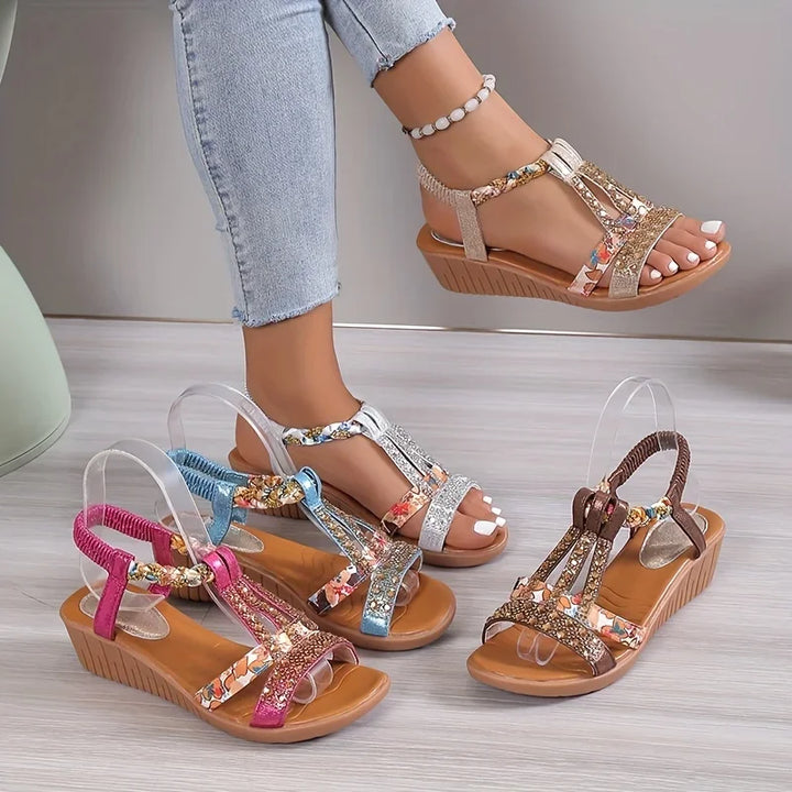 Moderne Damen-Komfortschuhe: Elegante Keilsandalen "Marla" mit weicher, stützender Sohle.