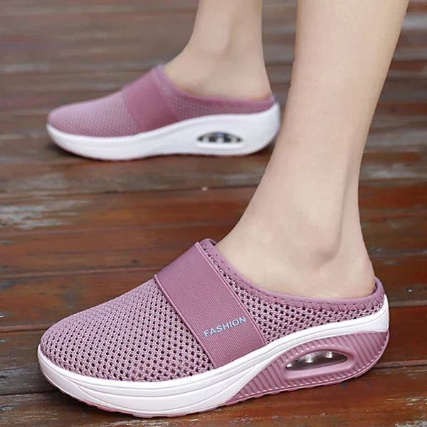 Gesundheitsfördernde Damen-Keilsandalen: orthopädisch, stoßdämpfend und mit komfortablem Fußbett.