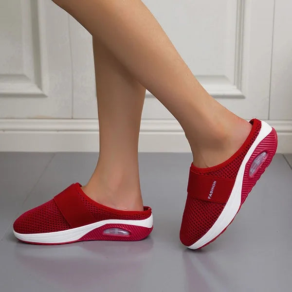 Rutschfeste Damen Keilsandalen, orthopädisch und ergonomisch, bieten maximalen Halt und Bequemlichkeit.