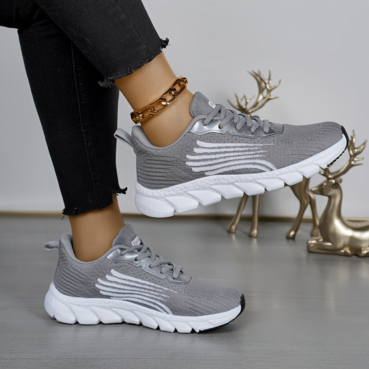 Rückansicht federleichter Damen Sportschuhe, orthopädisch, für Stabilität & Halt bei jedem Schritt.