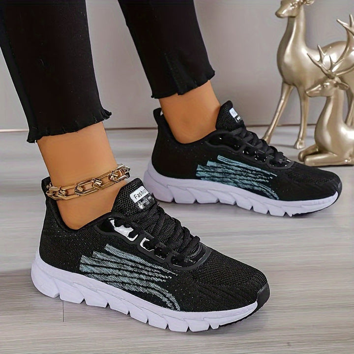 Paar federleichter orthopädischer Damen Laufschuhe, bereit für Komfort & Stabilität im Alltag.