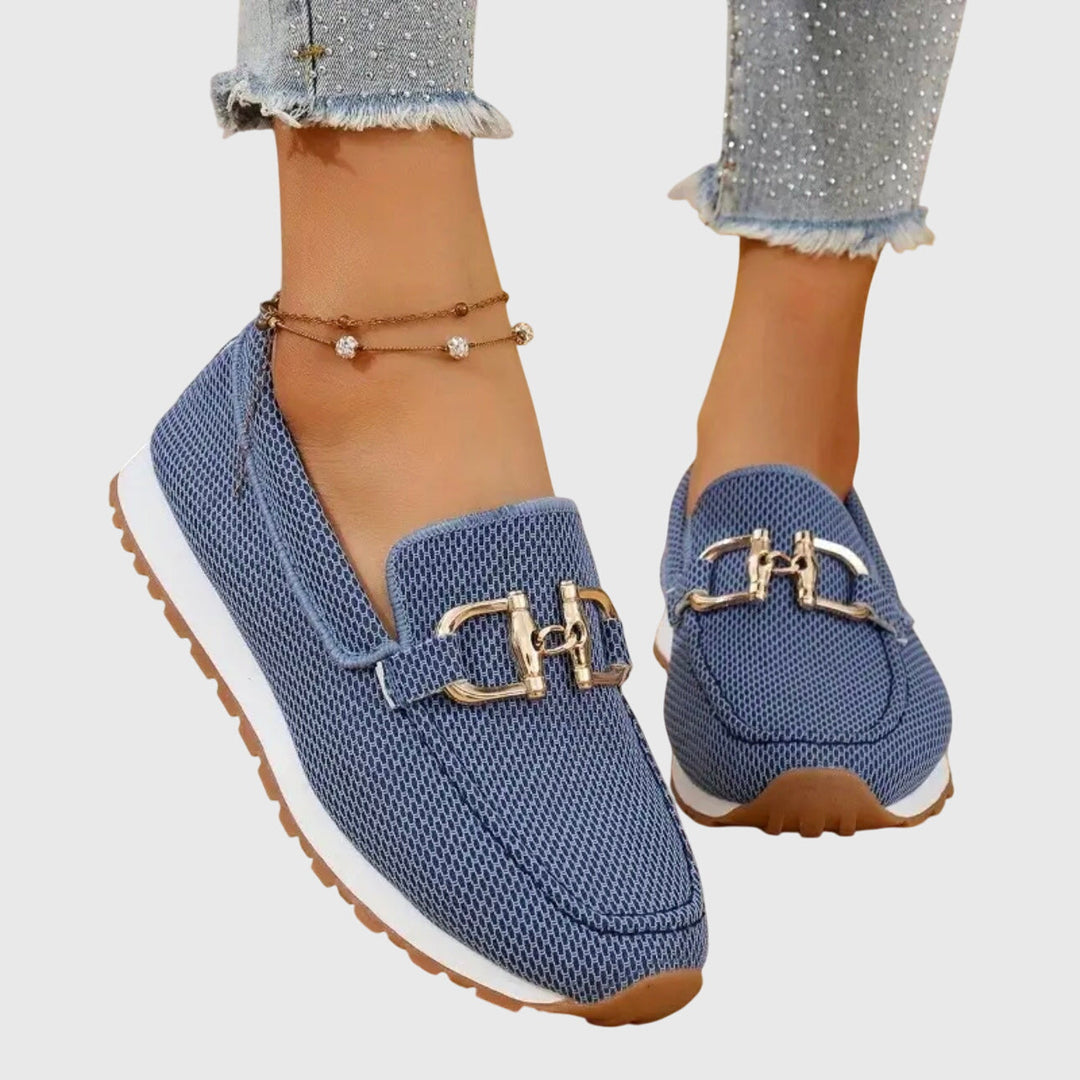 Vorderansicht der Damen Orthopädische Loafer-Sneaker. Geräumige Zehenbox & stilvolles Design für Fußgesundheit.
