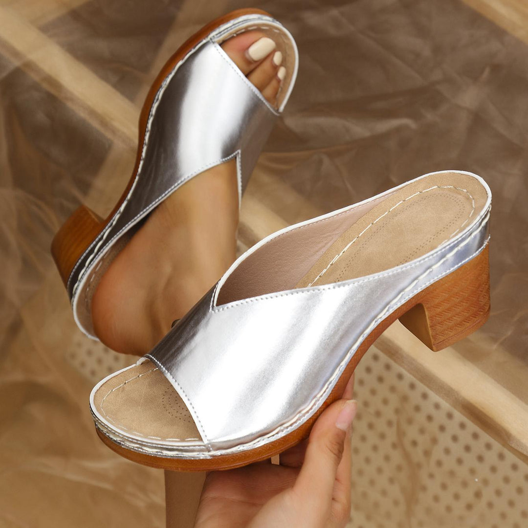 Orthopädische Damensandalen mit ergonomischem Fußbett für maximalen Komfort.