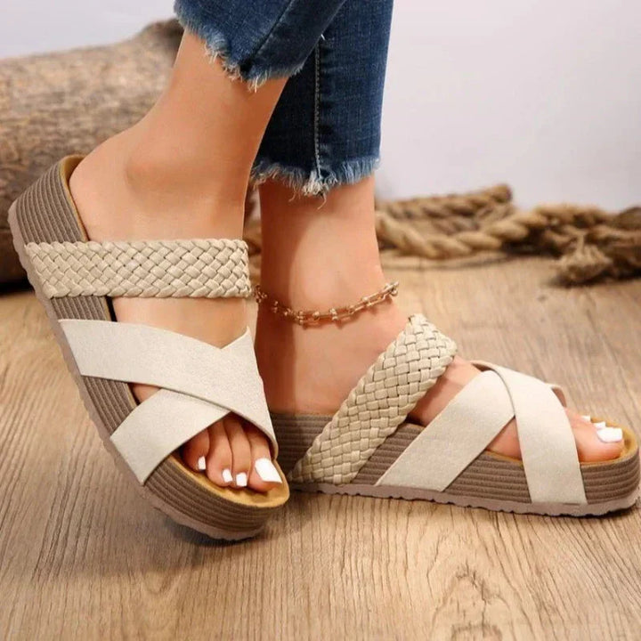 Stilvolle Damen Sandalen Flore mit offener Zehe & Plattform. Sommerliche Komfortschuhe für schmerzfreie Tage.