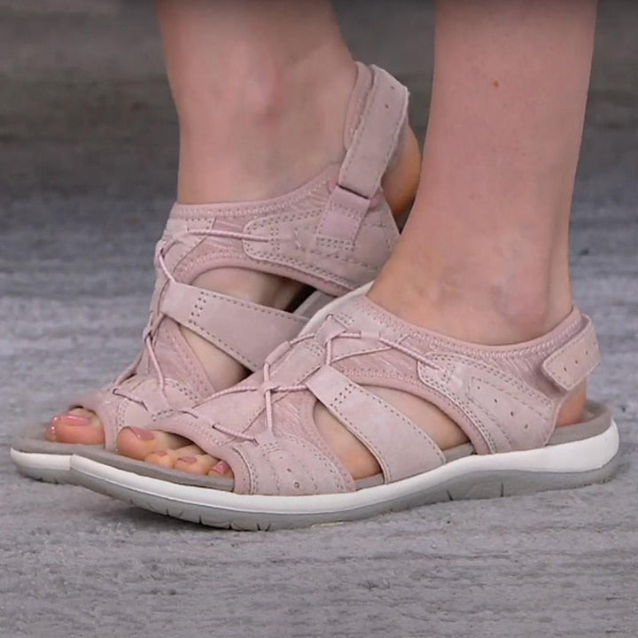 Damen Orthopädische Sandalen in Nahaufnahme; Komfort-Fußbett & verstellbare Riemen.