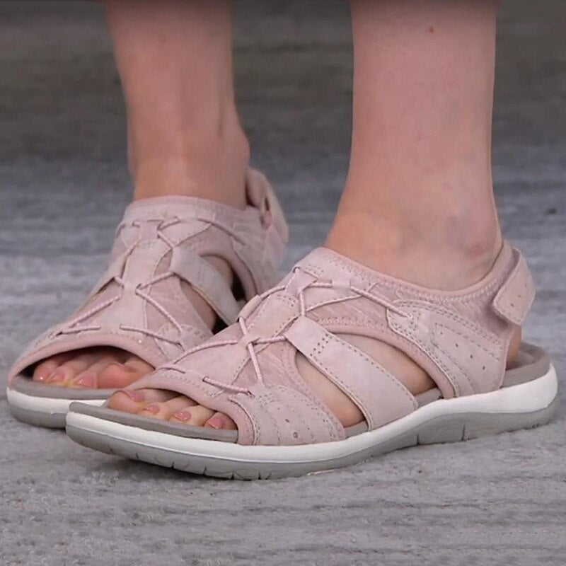 Praktische Alltagsschuhe: Orthopädische Damensandalen mit Klettverschluss für einfaches Anpassen.