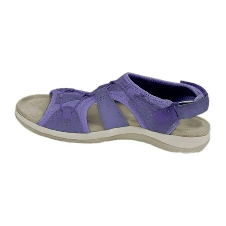 Detailaufnahme des anatomisch geformten Fußbetts der Komfort-Sandalen für Damen.