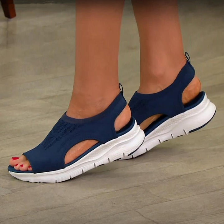 Bequeme Damen Sandalen mit orthopädischer Fußgewölbestütze zur Schmerzlinderung und besseren Haltung.