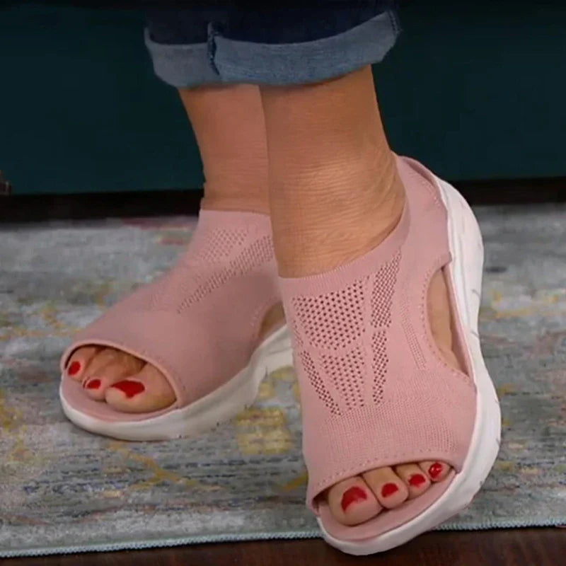 Moderne Damen Orthopädie-Sandalen für den Sommer, bieten Komfort, Stütze & Linderung bei Fußproblemen.