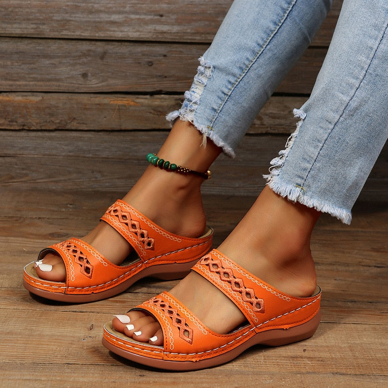 Stützende Damensandalen mit 3-Bogen Fußbett. Rutschfest, stoßdämpfend und ideal für Komfort im Alltag.