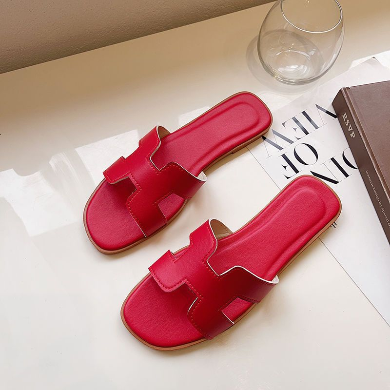 Gelbe Damen Komfort Sandalen. Modische orthopädische Schuhe für den stilvollen Sommer.