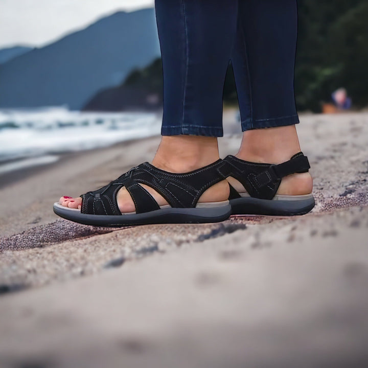 Damen-Flachsandalen mit anatomischer Fußgewölbe-Stütze, ideal für langes Gehen und Stehen.