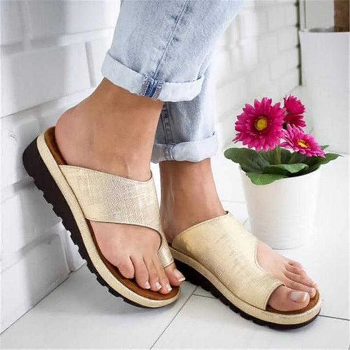 Stilvolle Sommerschuhe für Damen: orthopädische Sandaletten mit verstellbaren Schnallen für perfekten Sitz.