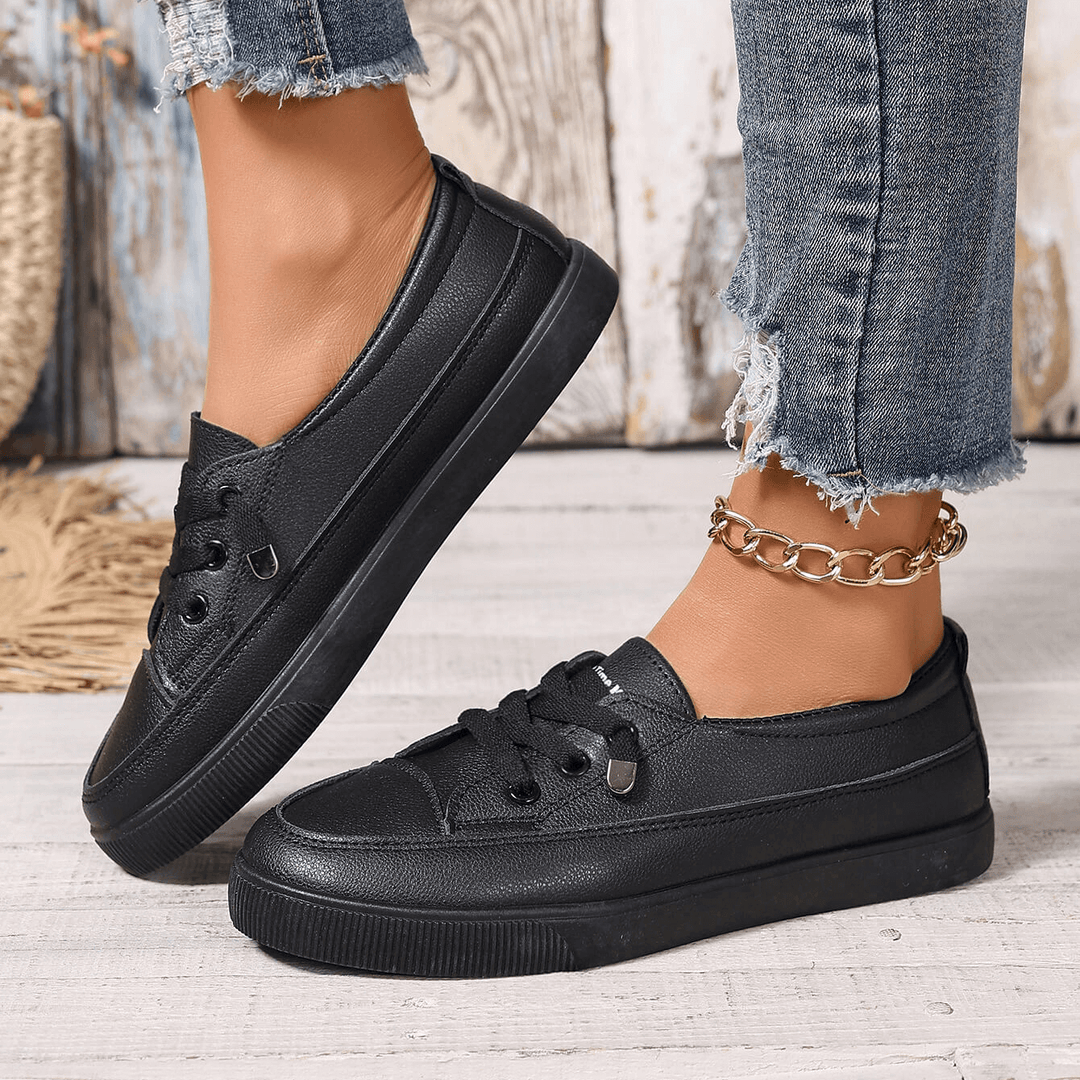 Orthopädische Damen-Freizeitschuhe in Weiß; stilvolle Sneaker mit Schnürung für Komfort und Unterstützung.