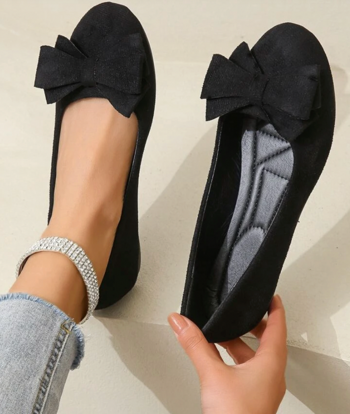 Orthopädische Damenschuhe Olivia mit dämpfender Innensohle für verbesserte Fußgesundheit und Komfort bei jedem Schritt.