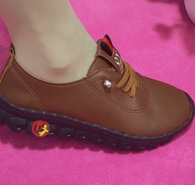 Damen Slipper Elena mit orthopädischer Unterstützung. Leicht, komfortabel & fördert die Fußgesundheit.