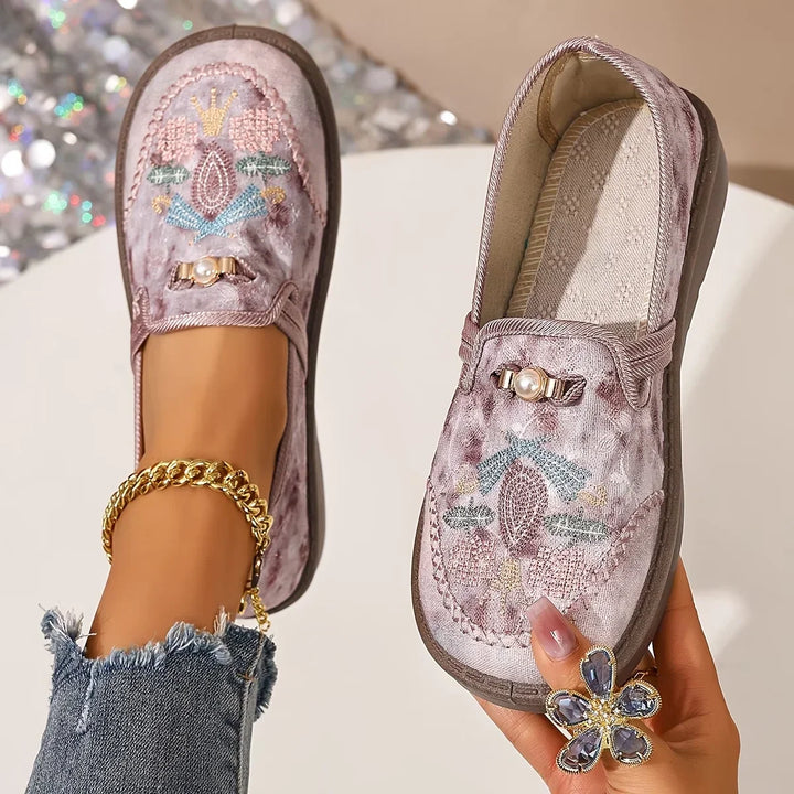 Damen Bequemschuhe: Orthopädische Slipper mit weichem Fußbett für entspannte Schritte den ganzen Tag.