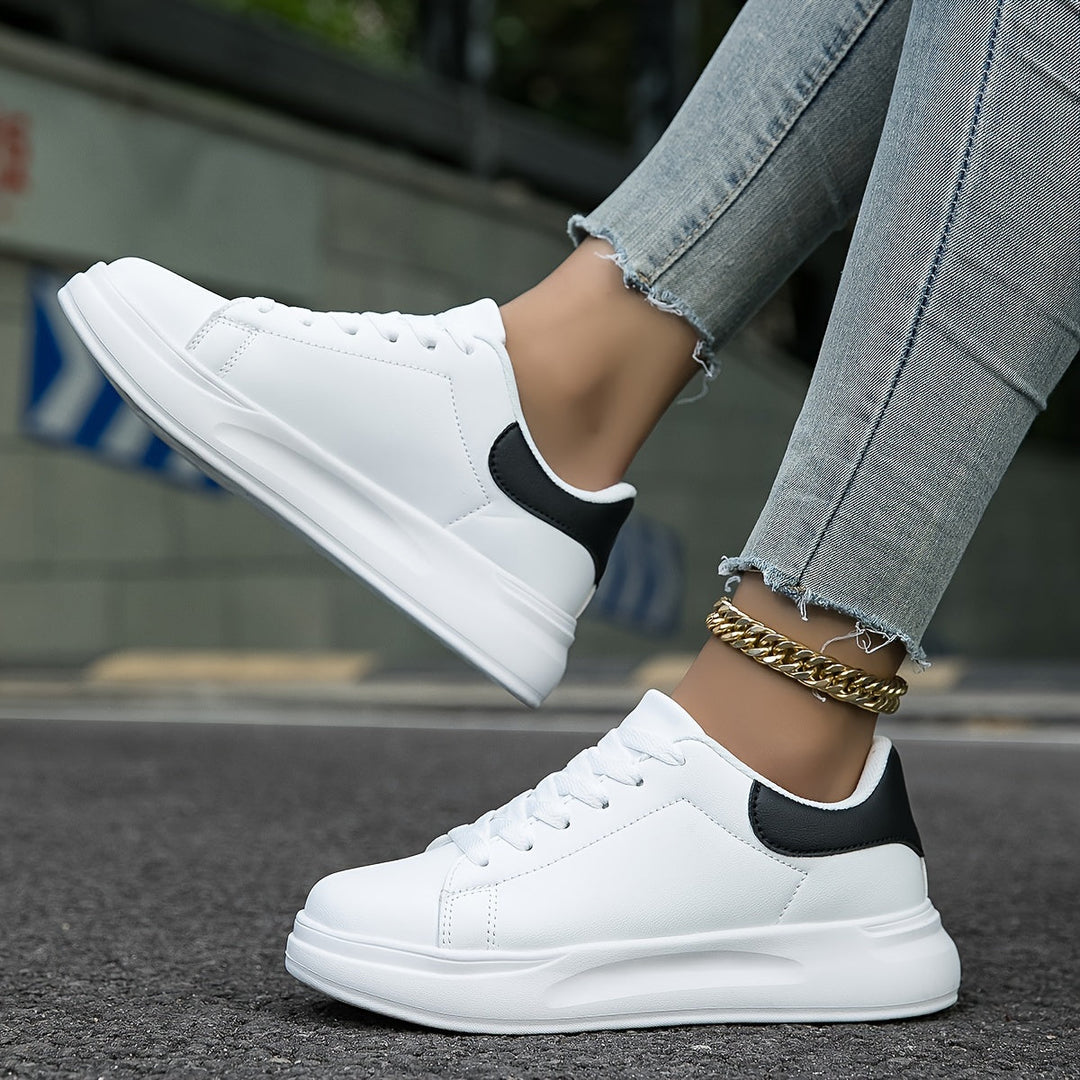 Weiße Damen Alltagsschuhe – orthopädische Sneaker, die Komfort, Stil und gesunde Füße garantieren.