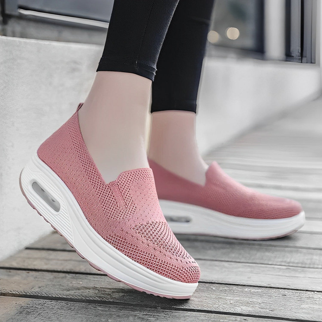 Atmungsaktive Damen-Sneakers für Komfort im Alltag, weiches Material fördert Fußgesundheit.