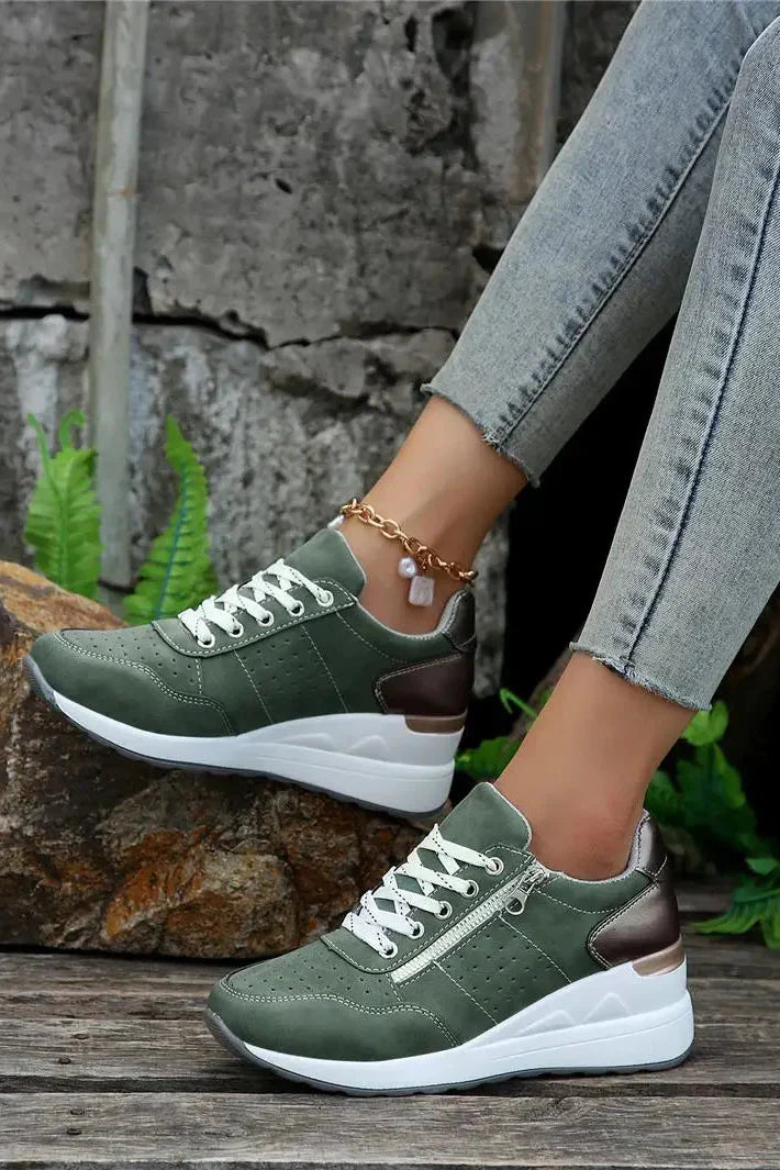 Orthopädischer Damenschuh "Jasmine" mit spezieller Dämpfung und stützendem Fußbett für anhaltenden Komfort.