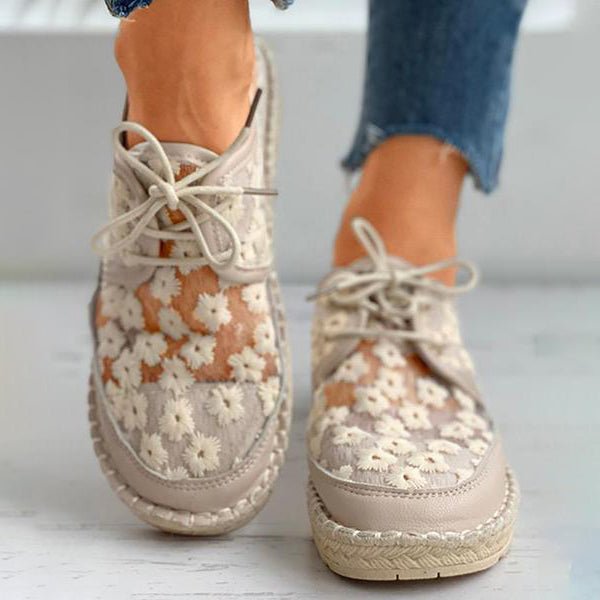 Damen Orthopädischer Schuh mit Blumenmuster. Bequem, elegant & ideal für Frühling/Sommer.