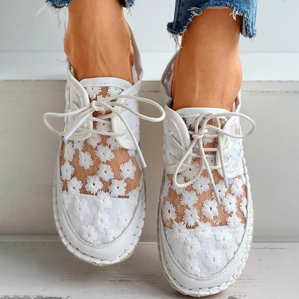 Damen Orthopädischer Sommerschuh mit Blumenmuster am Fuß, elegant & komfortabel für Spaziergänge.