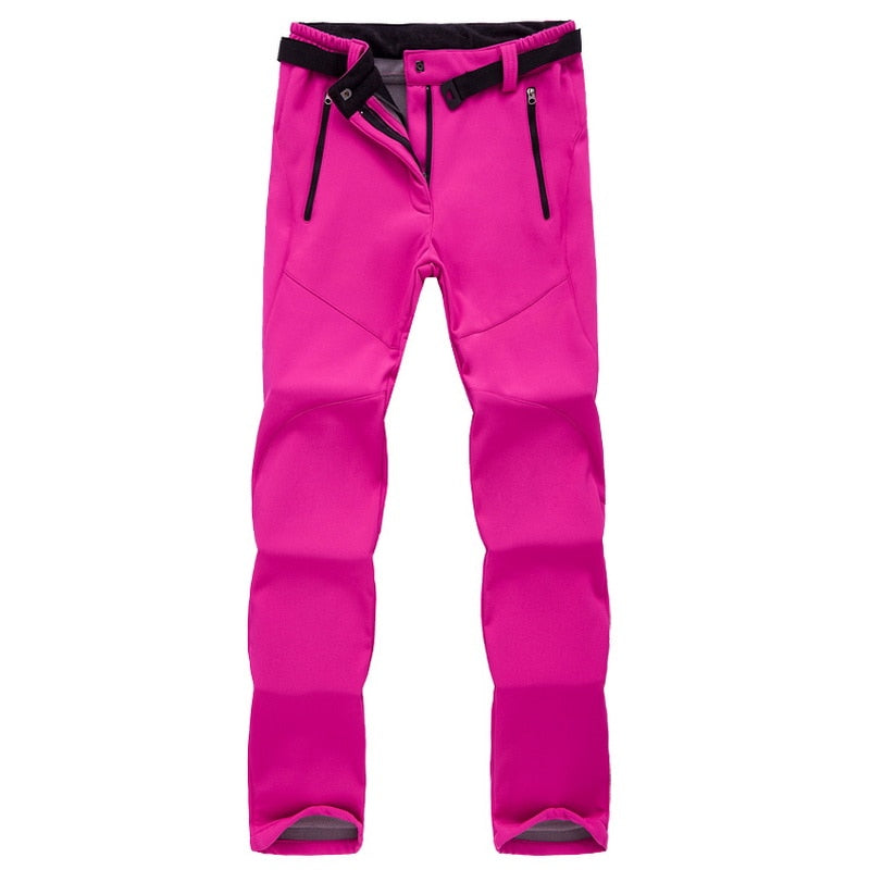 Damen Outdoor Wanderhose: Robuste, wasserfeste Trekkinghose für bequeme Abenteuer in der Natur.