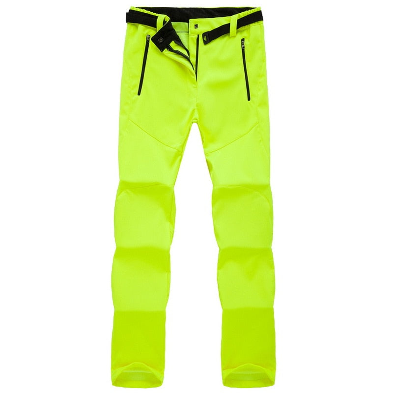 Ergonomische Damen Outdoorhose, wasserfest und robust, für lange Wanderungen und maximalen Tragekomfort.