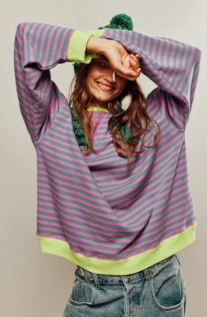 Damen Oversize Strickpullover gestreift, bequem & farbenfroh, ideal für Herbst & Winter.