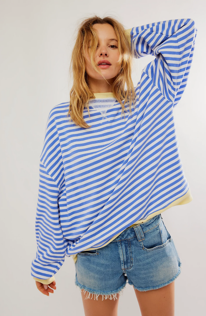 Gemütlicher Damen Freizeitpullover im Oversize-Schnitt mit bunten Streifen, Strickoptik.
