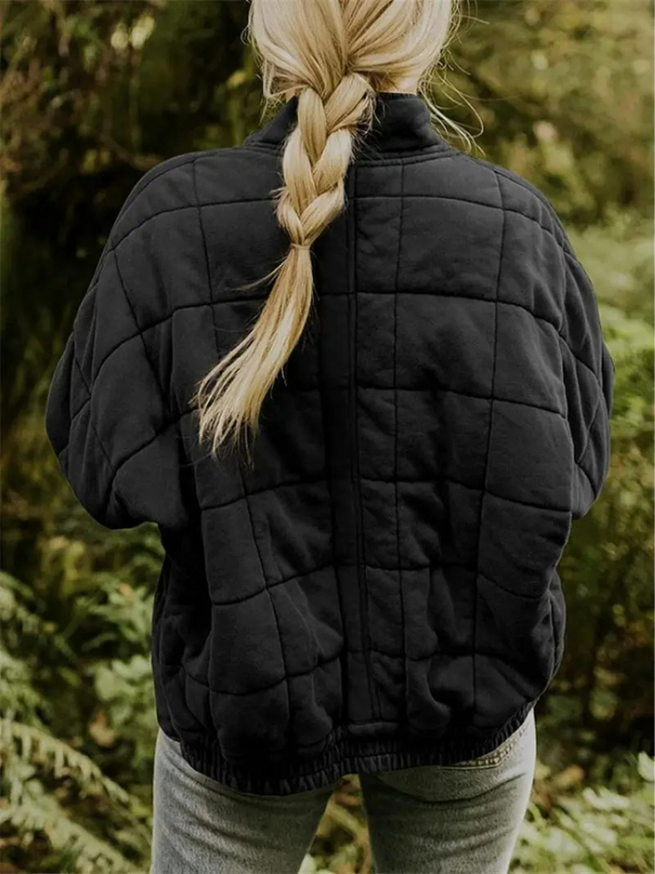 Gefütterte Damenjacke Eliza im Oversized-Schnitt, perfekt für kühle Tage im Frühling/Herbst.