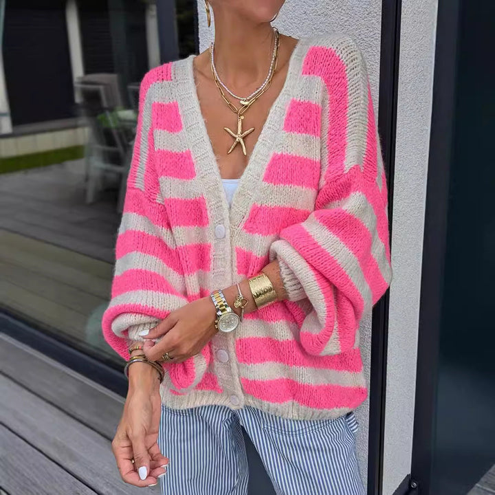 Damen Oversized Strickjacke mit Streifenmuster, lässig & bequem für den Alltag. Modischer Cardigan für Frühling & Herbst.